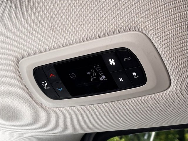 Used 2024 Chrysler Pacifica Touring-L image 22