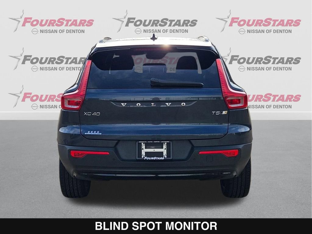 Used 2022 Volvo XC40 T5 R-Design w/ Climate Package image 5