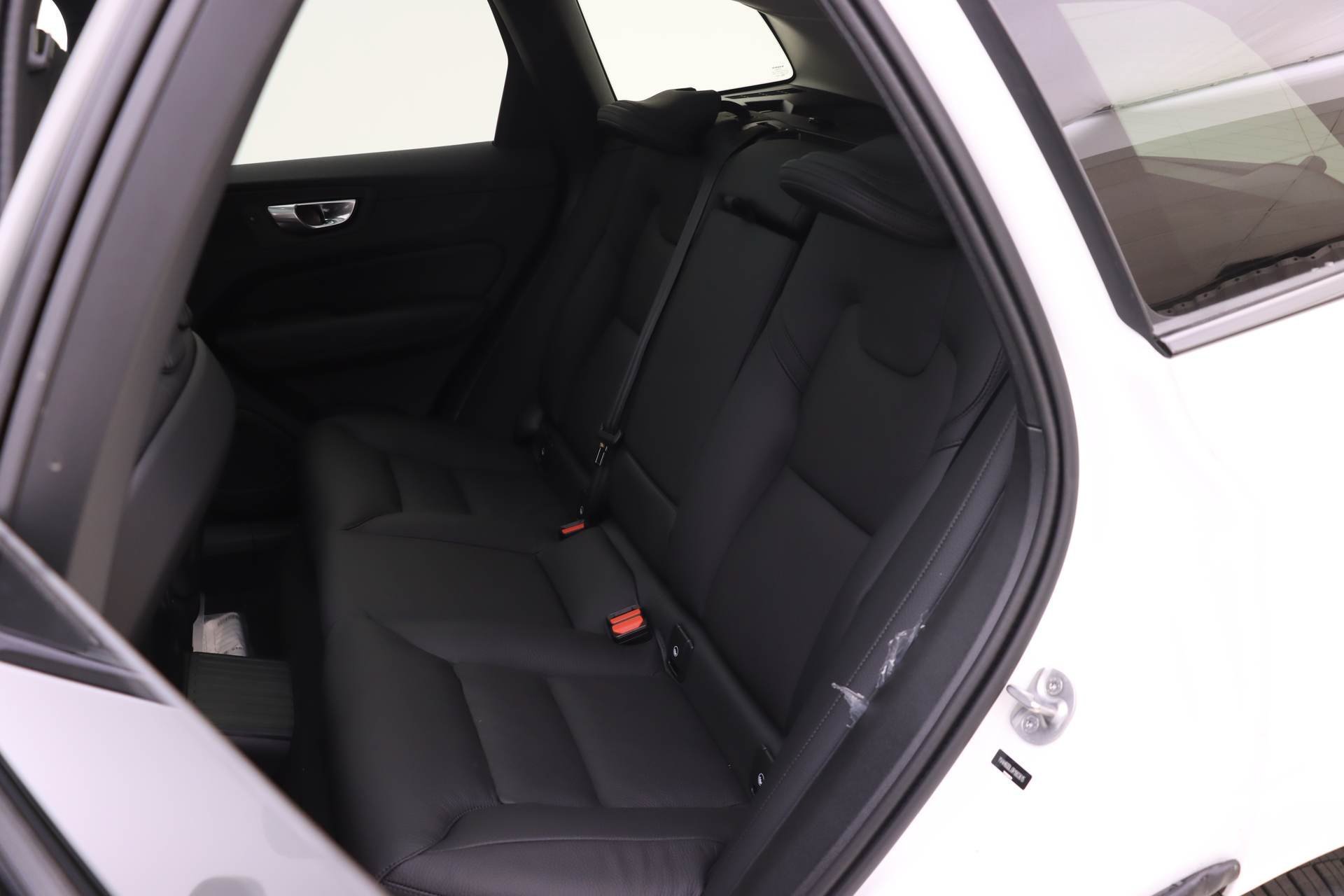 New 2024 Volvo XC60 T8 Plus w/ Protection Package Premier AWD/4WD image 11