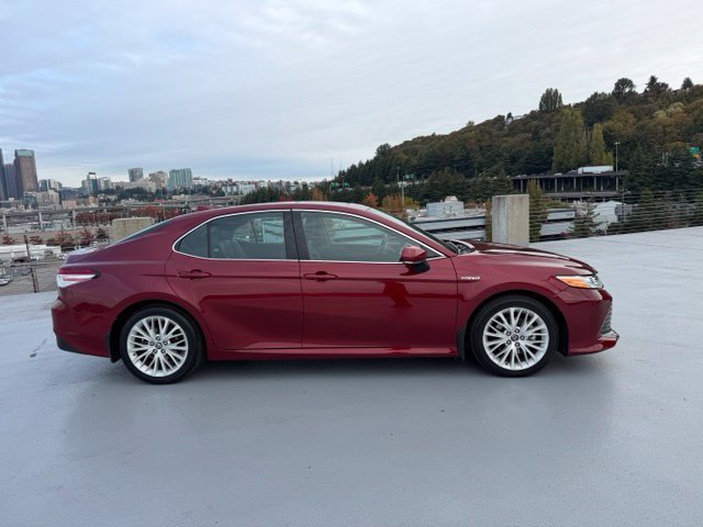 Used 2019 Toyota Camry XLE FWD image 2