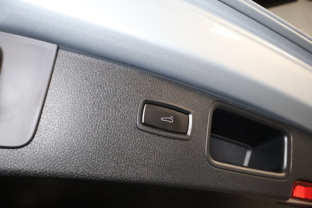 Used 2019 Porsche Macan AWD/4WD image 16