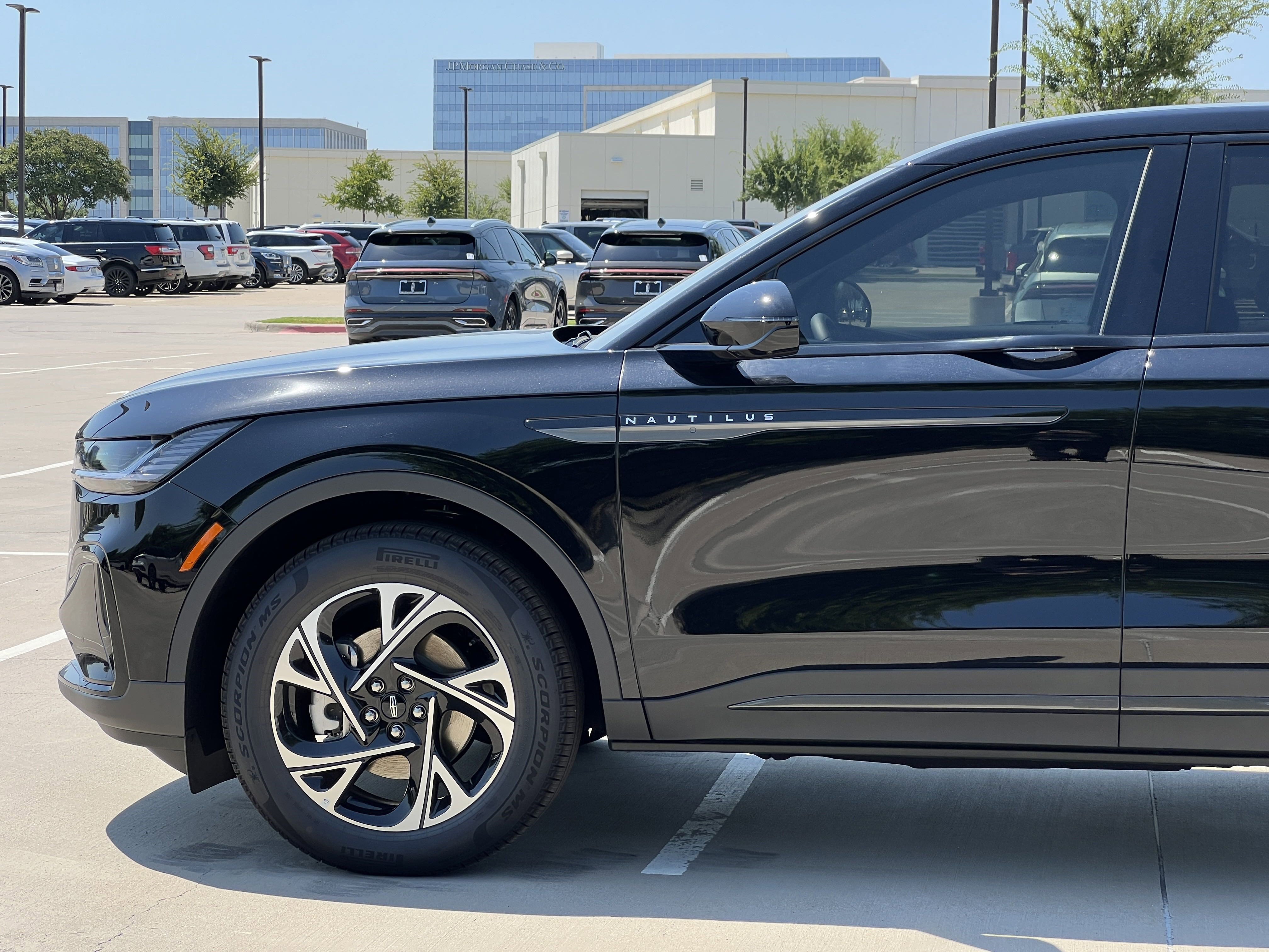 New 2025 Lincoln Nautilus Premier w/ Jet Appearance Package image 5