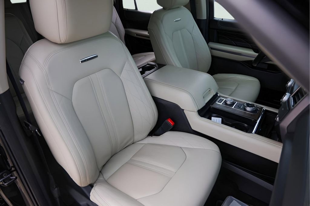Used 2020 Ford Expedition Platinum image 38