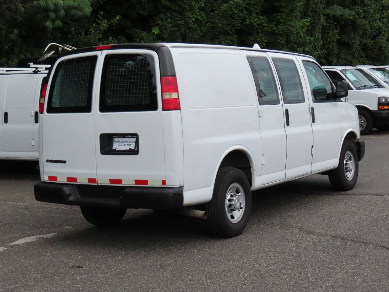 Used 2015 Chevrolet Express 2500 RWD image 18