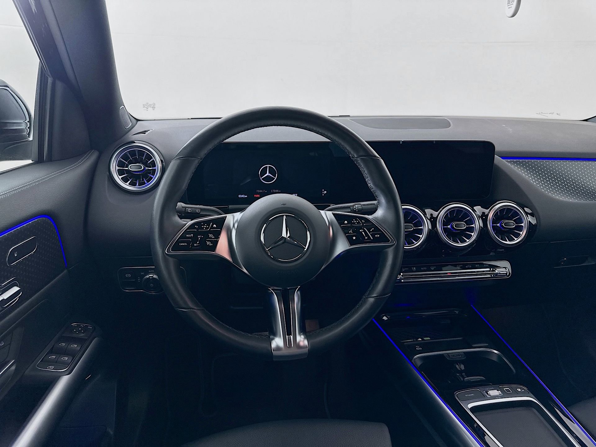 Certified 2025 Mercedes-Benz GLA 250 4MATIC image 24