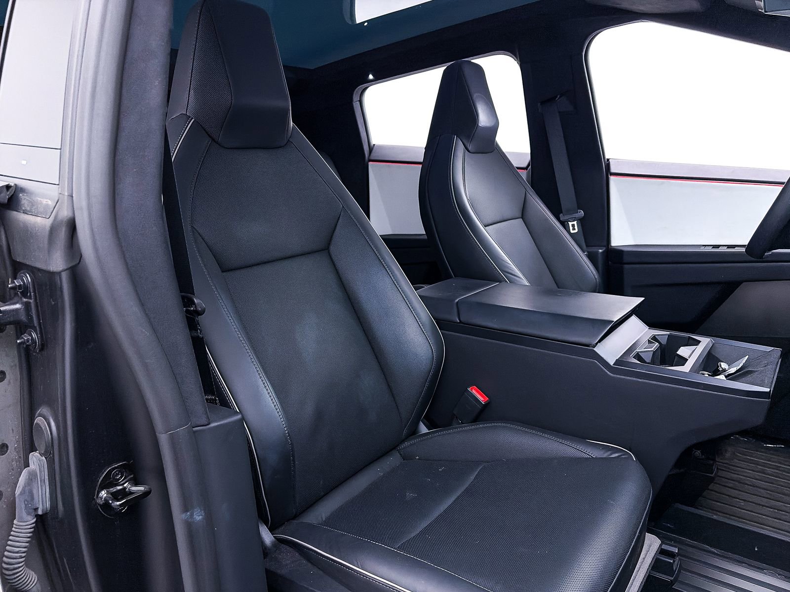 Used 2024 Tesla Cybertruck AWD Crew Cab image 32