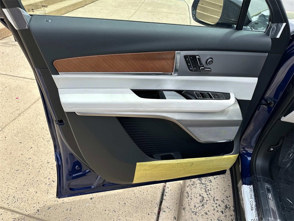 New 2026 Cadillac Vistiq Sport image 13