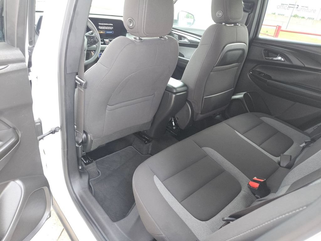 Used 2025 Chevrolet TrailBlazer LT AWD/4WD image 27