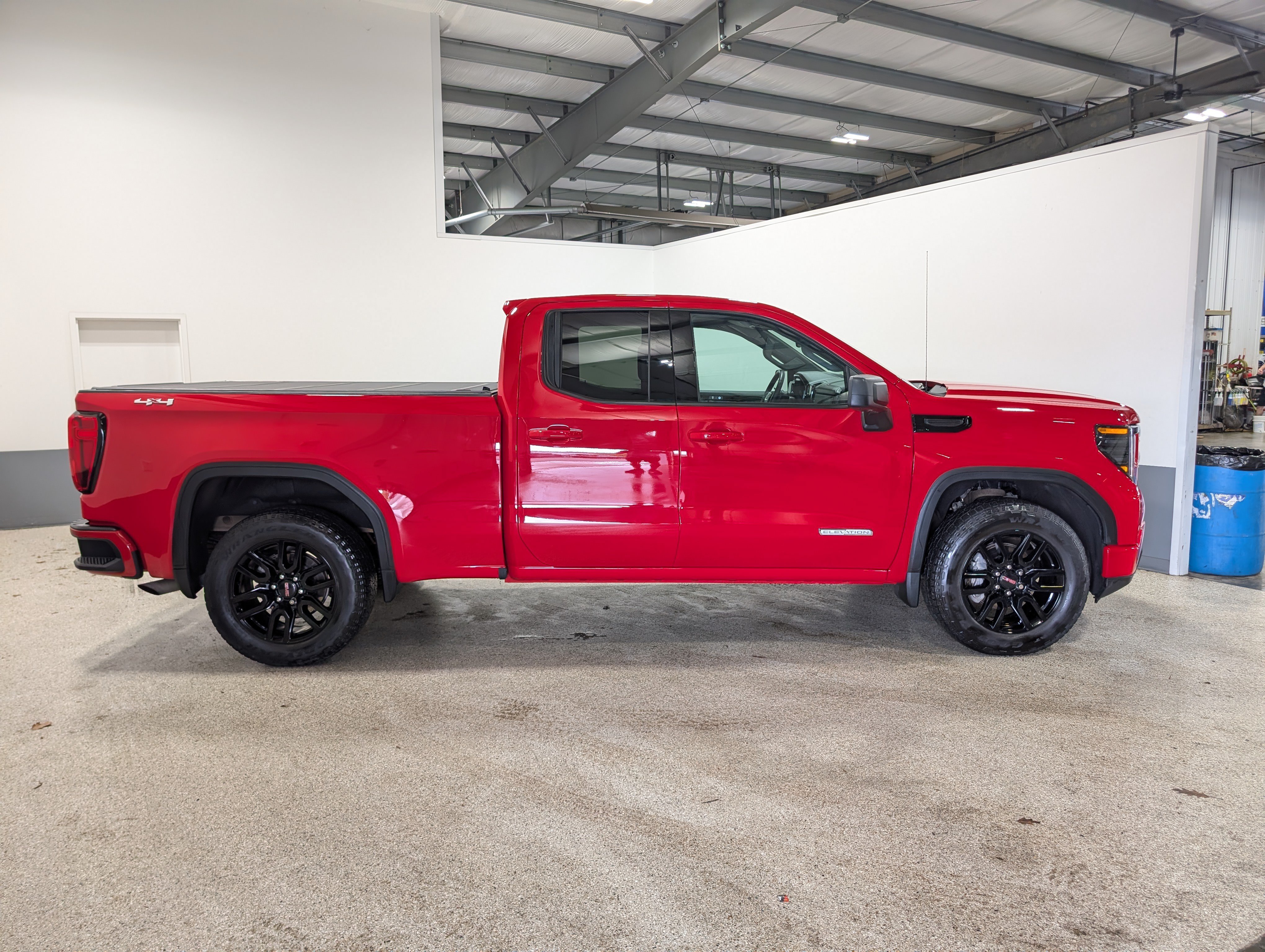 Used 2023 GMC Sierra 1500 Elevation AWD/4WD image 2