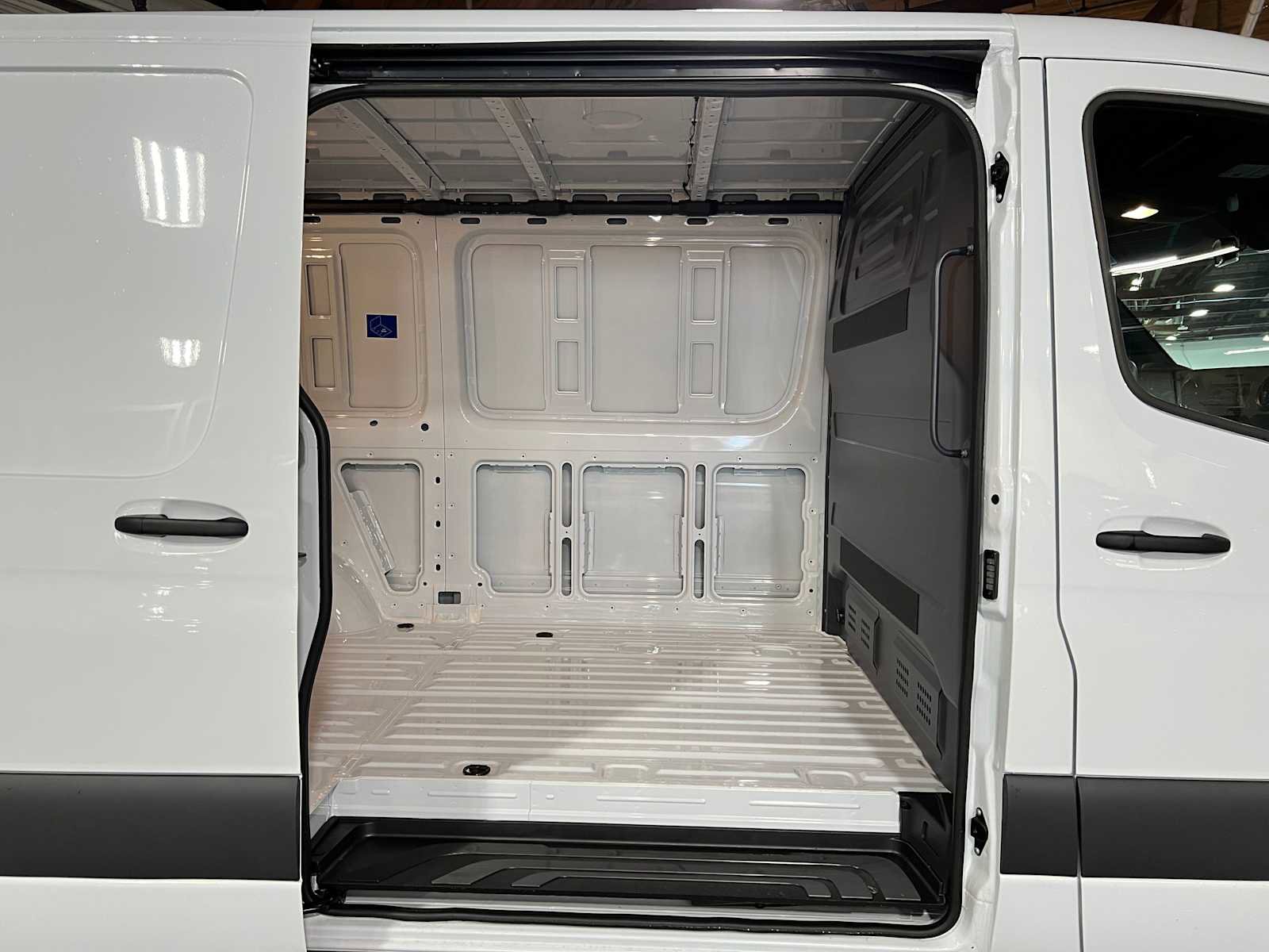 Used 2025 Mercedes-Benz Sprinter 2500 image 13