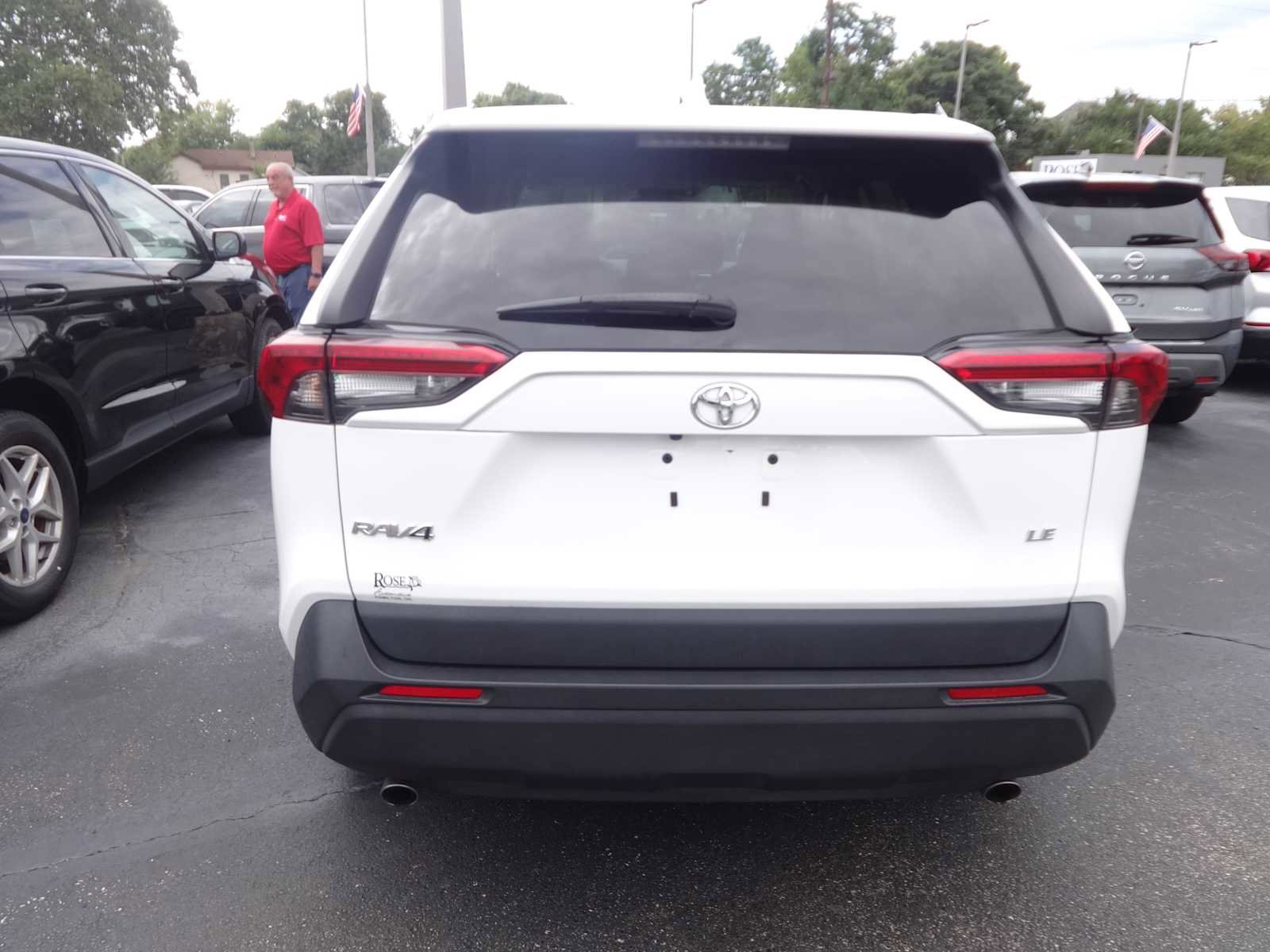 Used 2022 Toyota RAV4 LE image 6