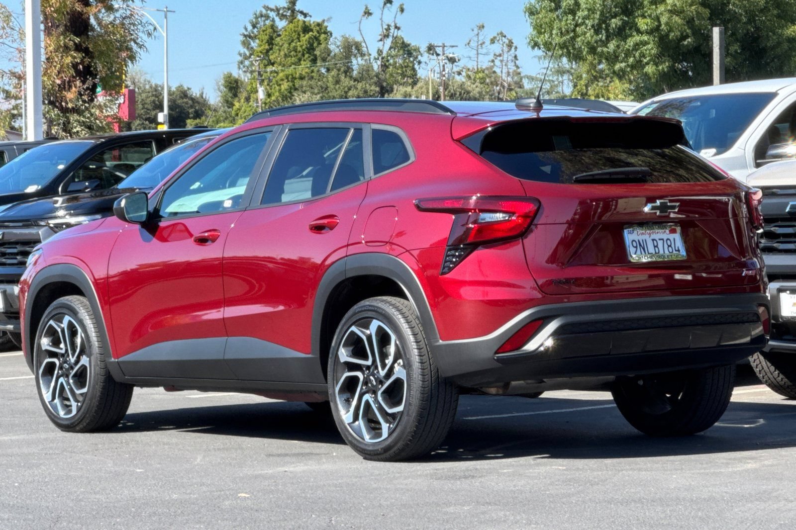 Used 2025 Chevrolet Trax RS FWD image 7