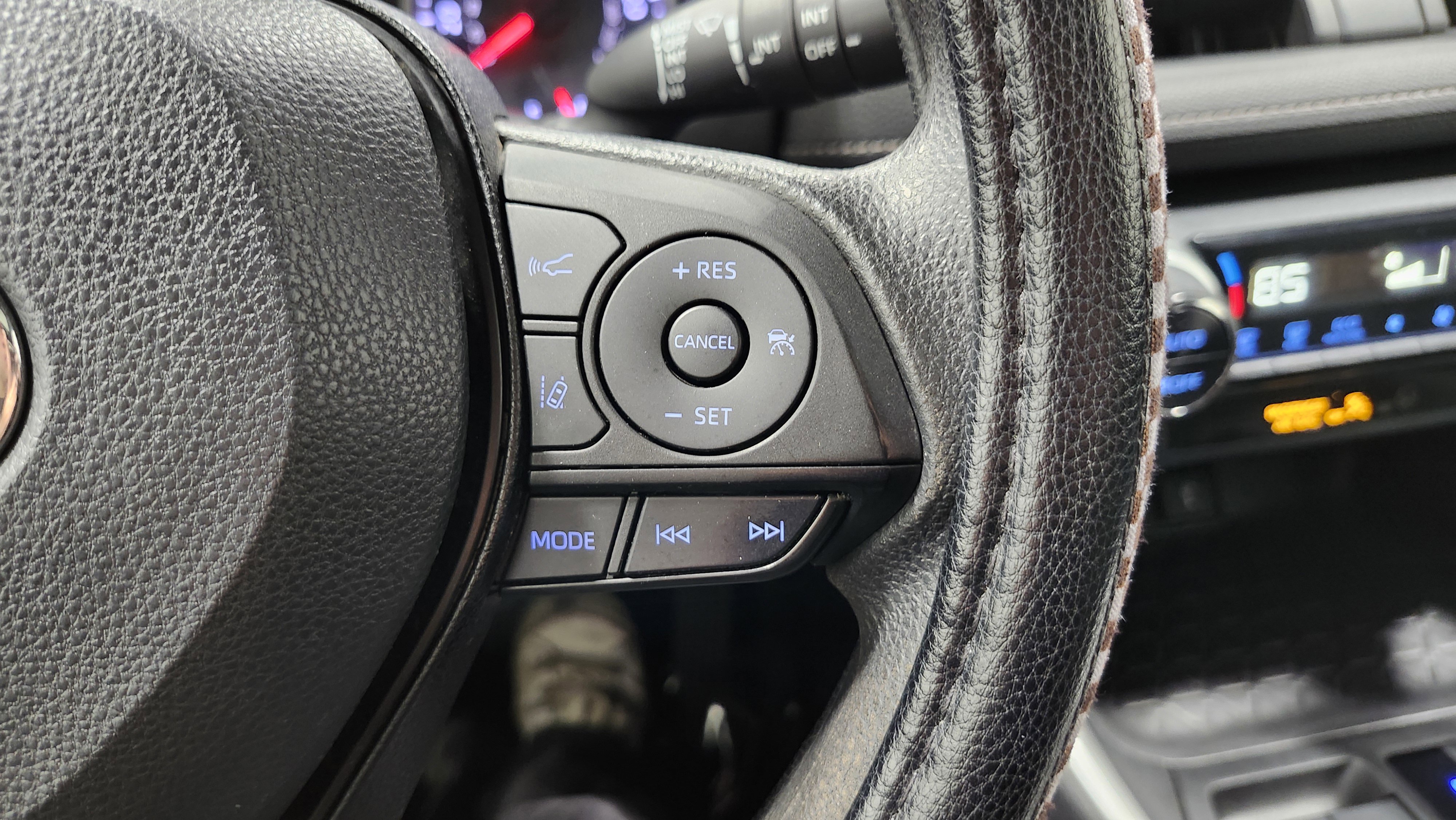 Used 2022 Toyota RAV4 XLE w/ Convenience Package image 35