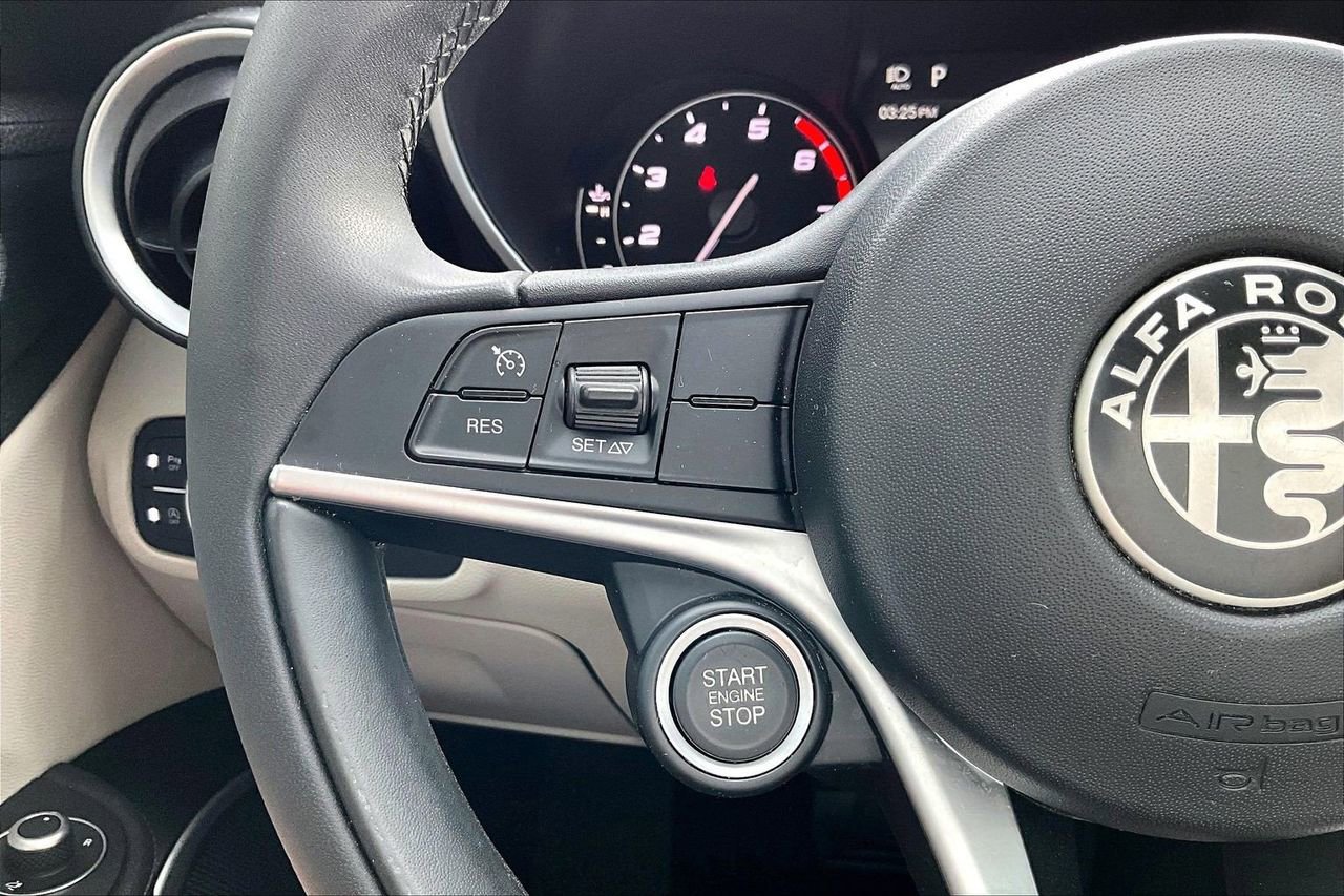 Used 2019 Alfa Romeo Giulia RWD image 27