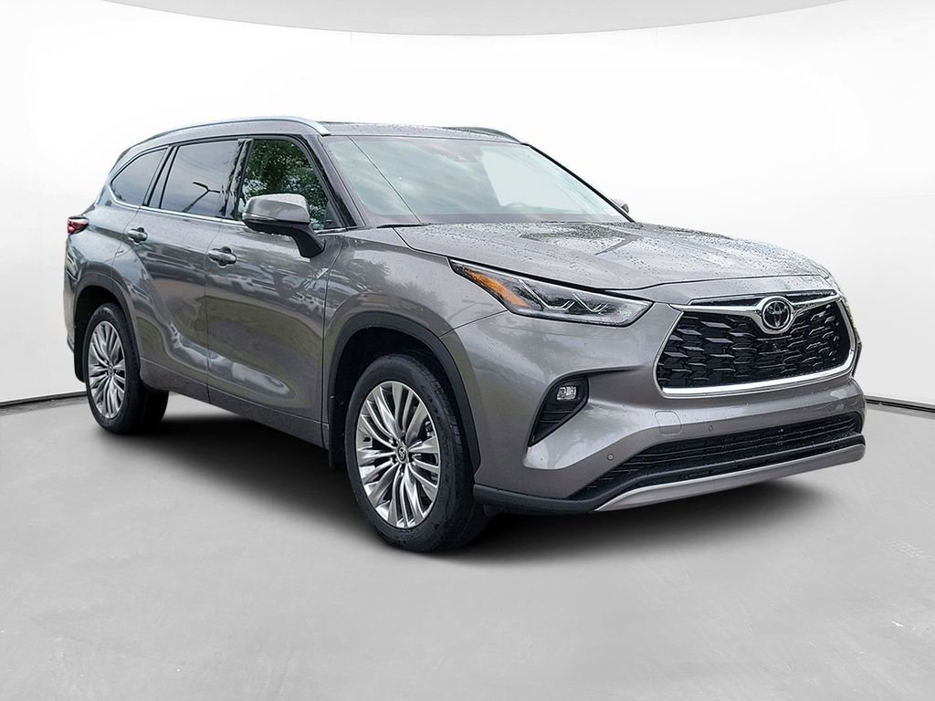 New 2026 Toyota Highlander Platinum image 3