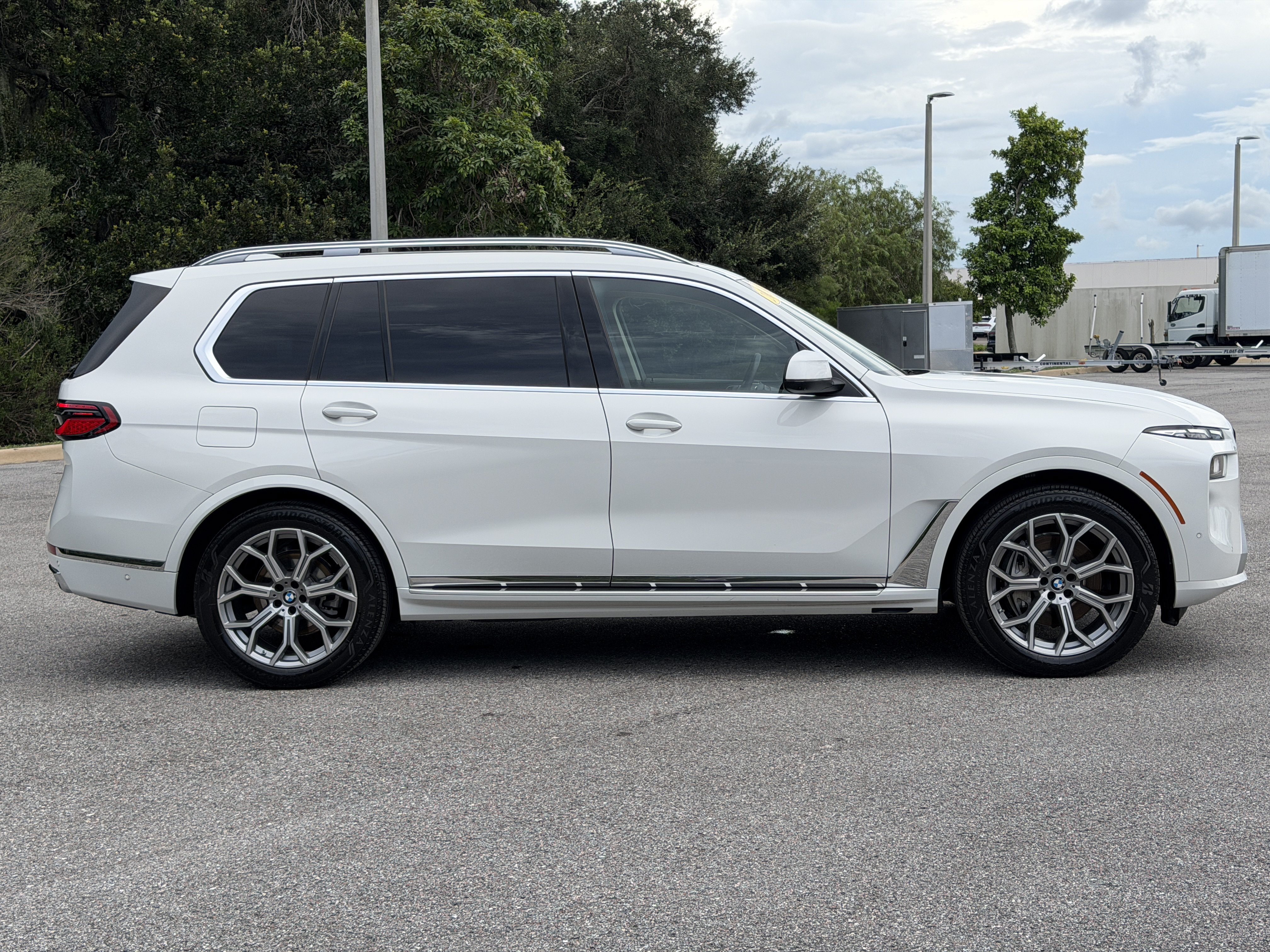 Used 2024 BMW X7 xDrive40i w/ Premium Package AWD/4WD image 8