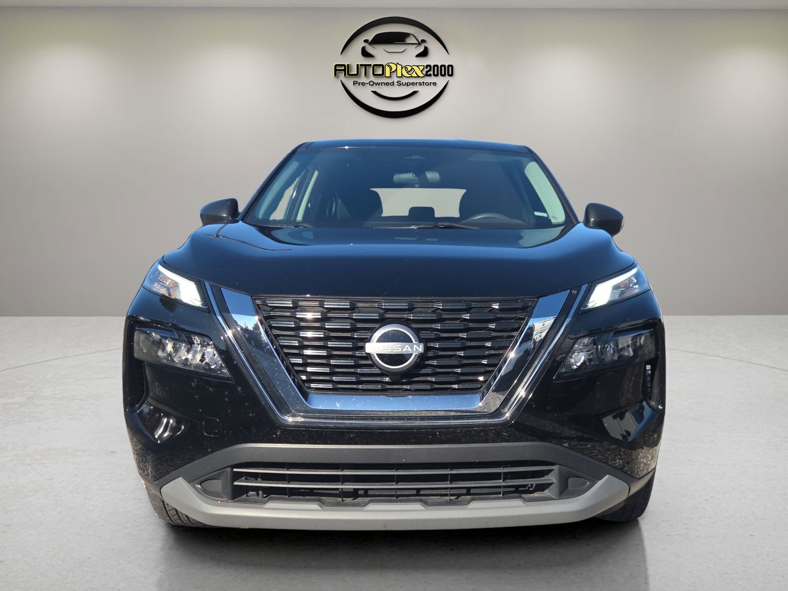 Used 2023 Nissan Rogue S FWD image 2