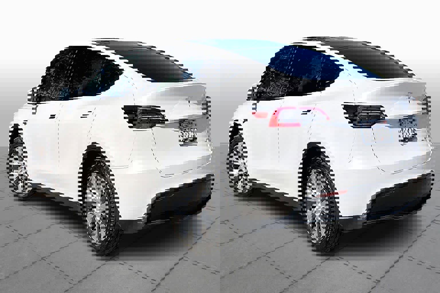 Used 2021 Tesla Model Y Long Range image 12