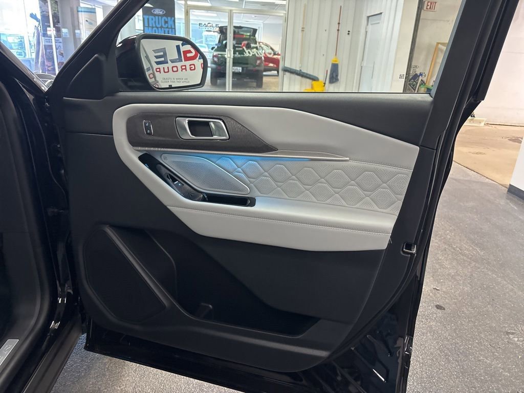 New 2026 Ford Explorer Platinum image 33