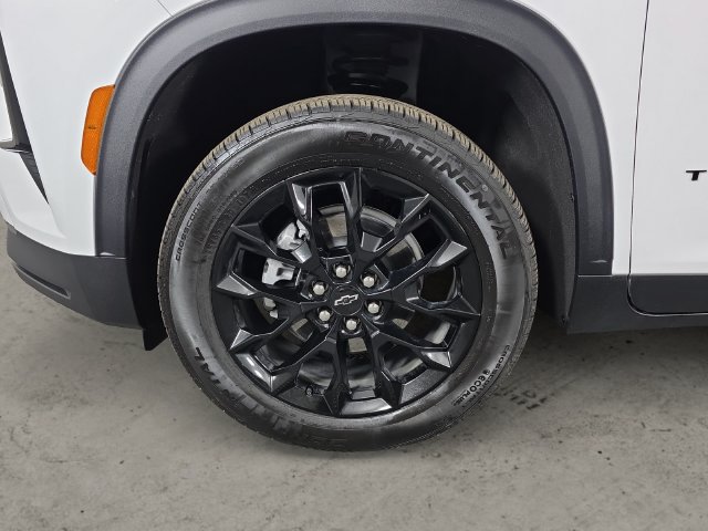Used 2026 Chevrolet Traverse LT w/ Midnight/Sport Edition AWD/4WD image 9