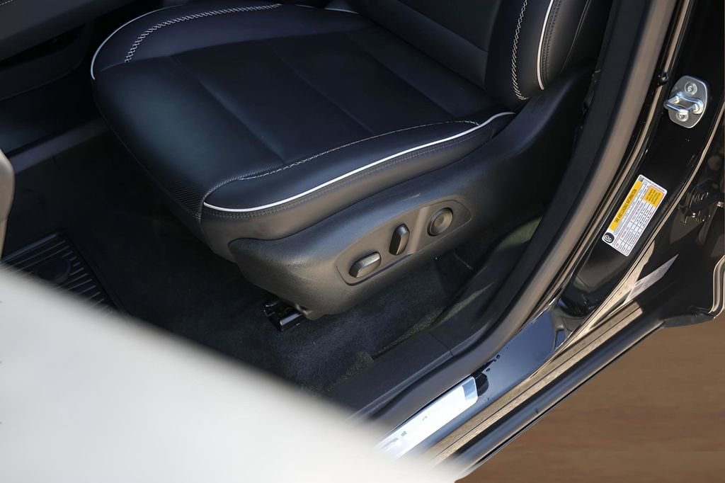 Used 2024 GMC Acadia Denali w/ Super Cruise Package image 8