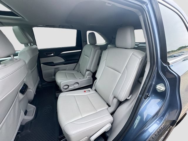 Used 2019 Toyota Highlander XLE AWD/4WD image 24