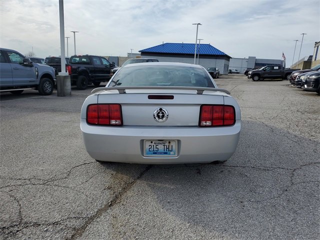 Used 2005 Ford Mustang Deluxe image 5