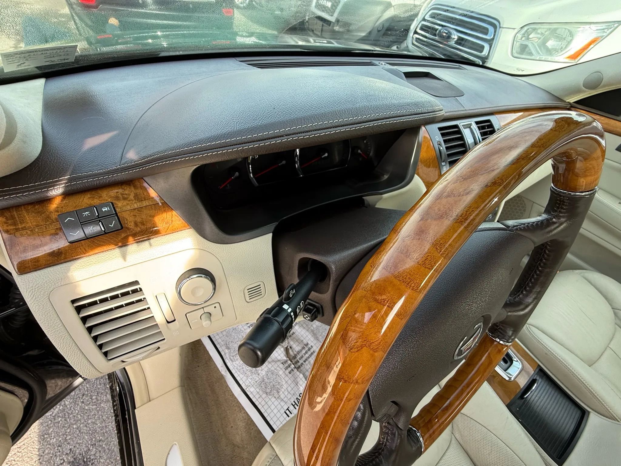 Used 2010 Cadillac DTS Platinum FWD image 14