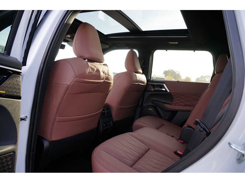 New 2025 Mitsubishi Outlander SEL image 17