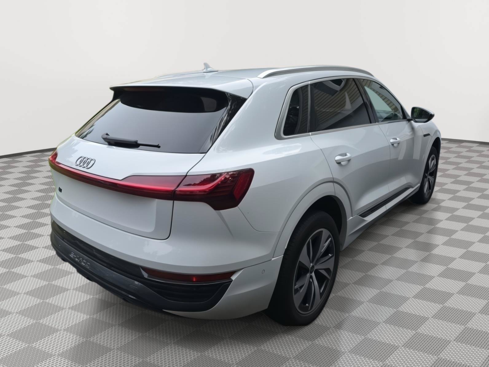 Used 2024 Audi Q8 e-tron Premium Plus w/ Premium Plus Package AWD/4WD image 2