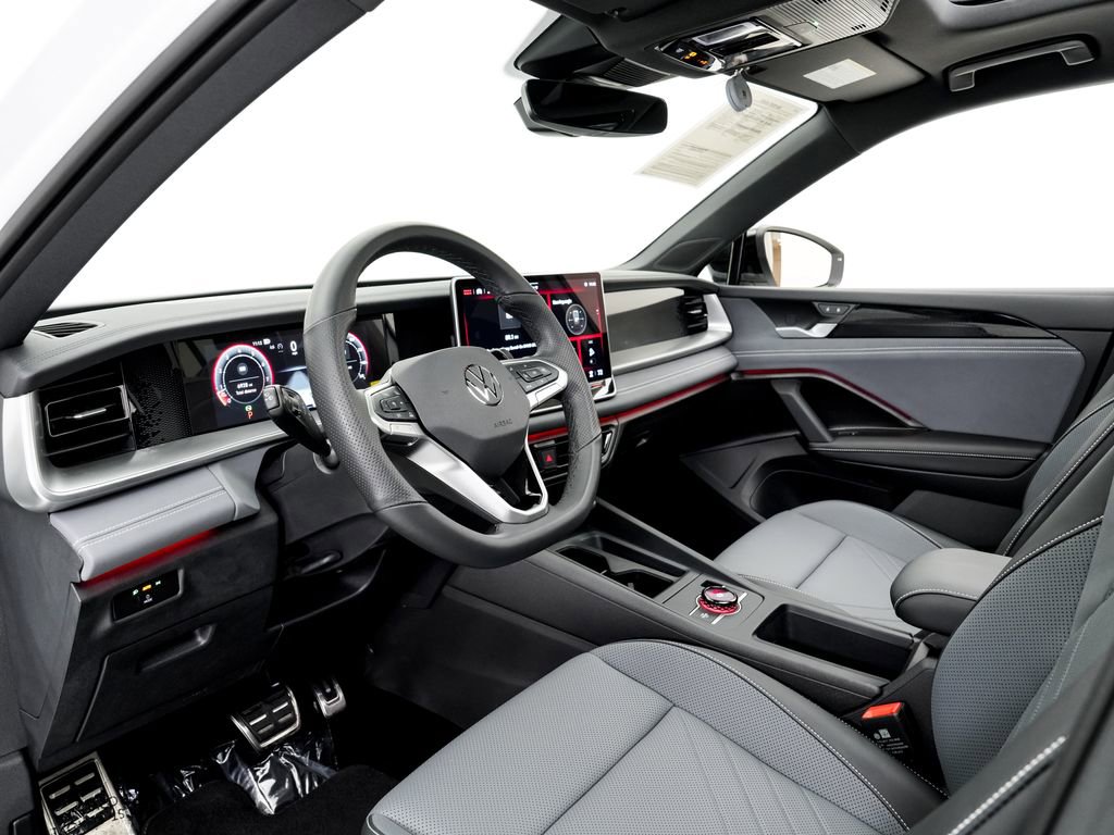 Used 2025 Volkswagen Tiguan SE R-Line AWD/4WD image 4