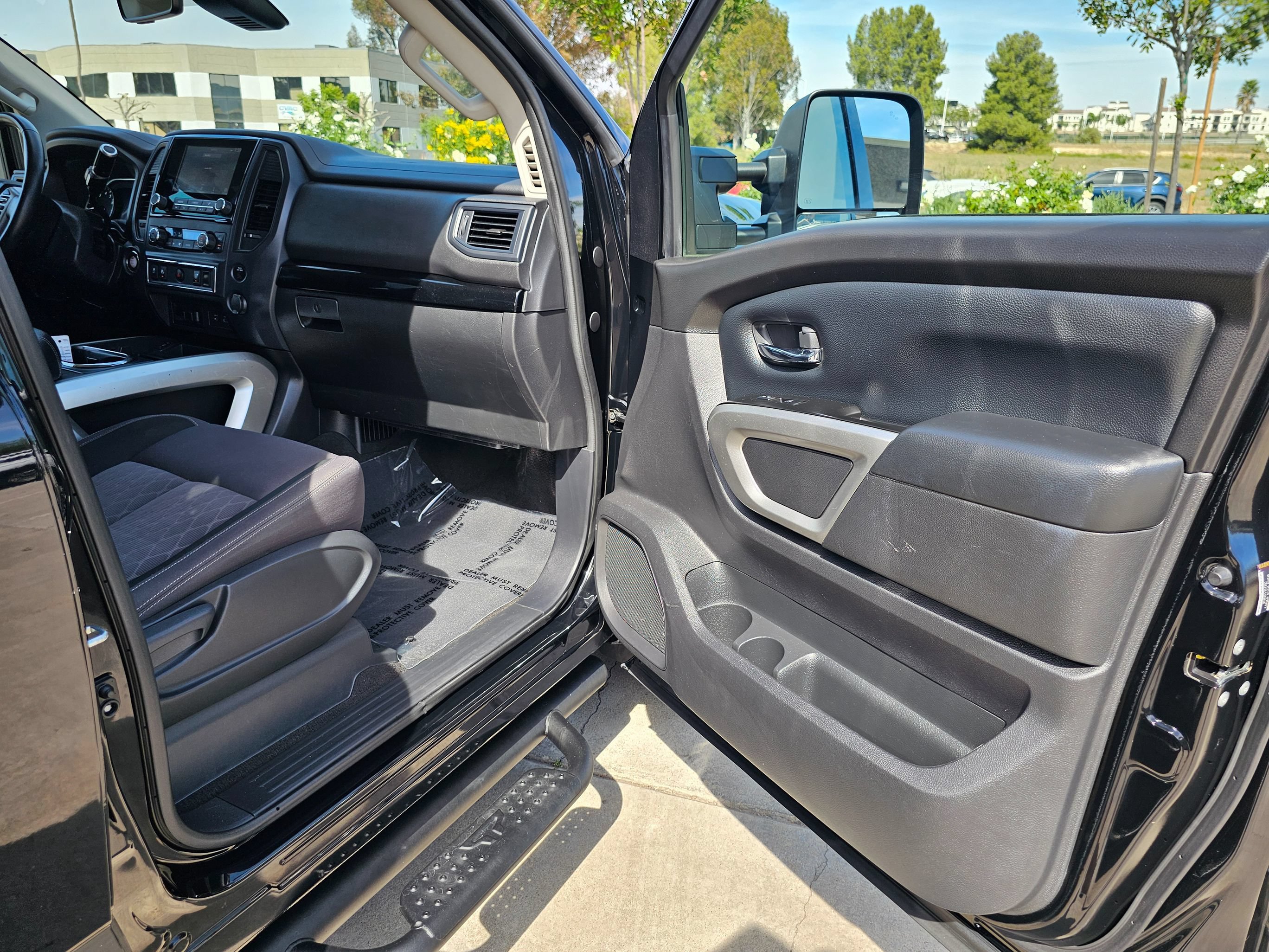 Used 2024 Nissan Titan SV w/ SV Convenience Package RWD image 28