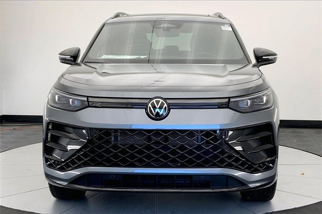 New 2026 Volkswagen Tiguan SE R-Line image 3