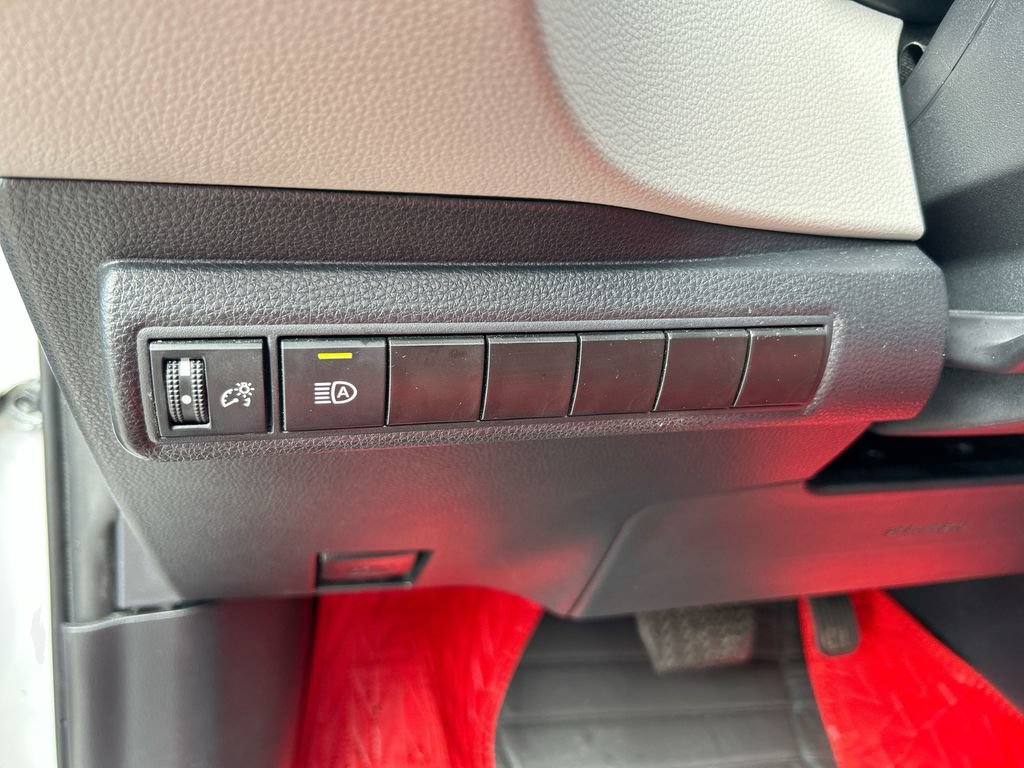 Used 2025 Toyota Corolla LE FWD image 17