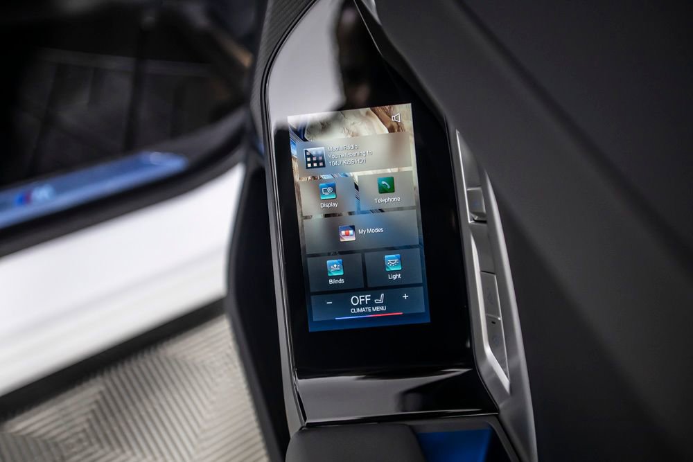 Used 2025 BMW 740i w/ Premium Package RWD image 21