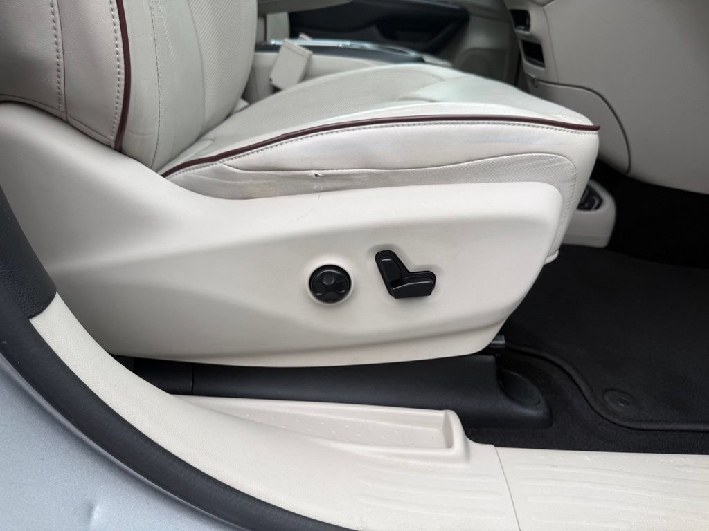 Used 2017 Chrysler Pacifica Limited w/ Advanced Safetytec Group FWD image 71