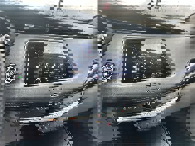 Used 2023 Cadillac XT4 Luxury w/ Cold Weather Package image 18