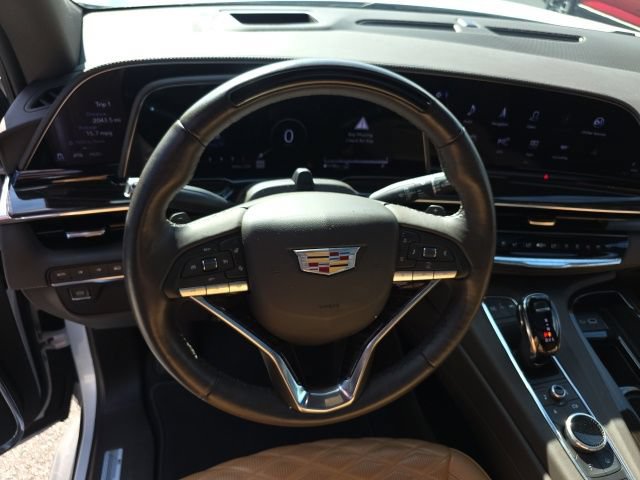 Used 2023 Cadillac Escalade Premium Luxury w/ LPO, Floor Liner Package AWD/4WD image 18