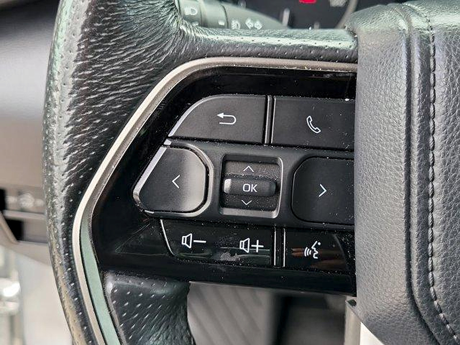 Used 2022 Toyota Tundra SR5 w/ SR5 Premium Package AWD/4WD image 31