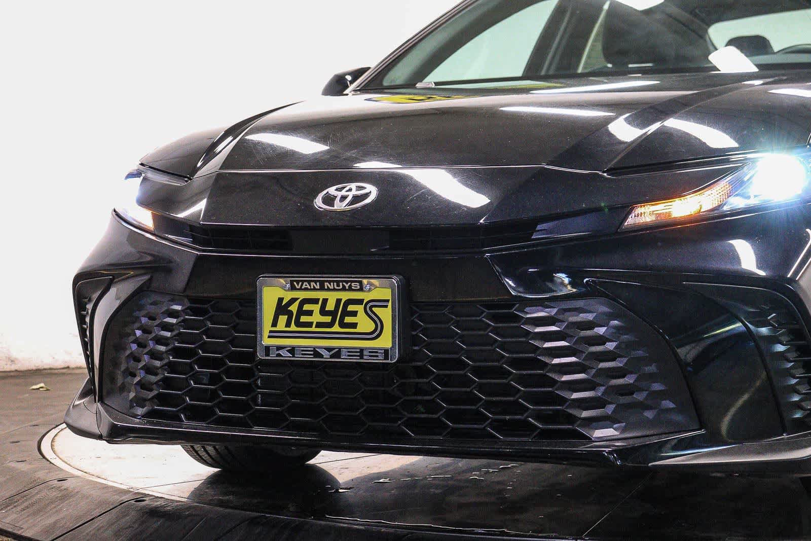 Used 2026 Toyota Camry SE FWD image 8