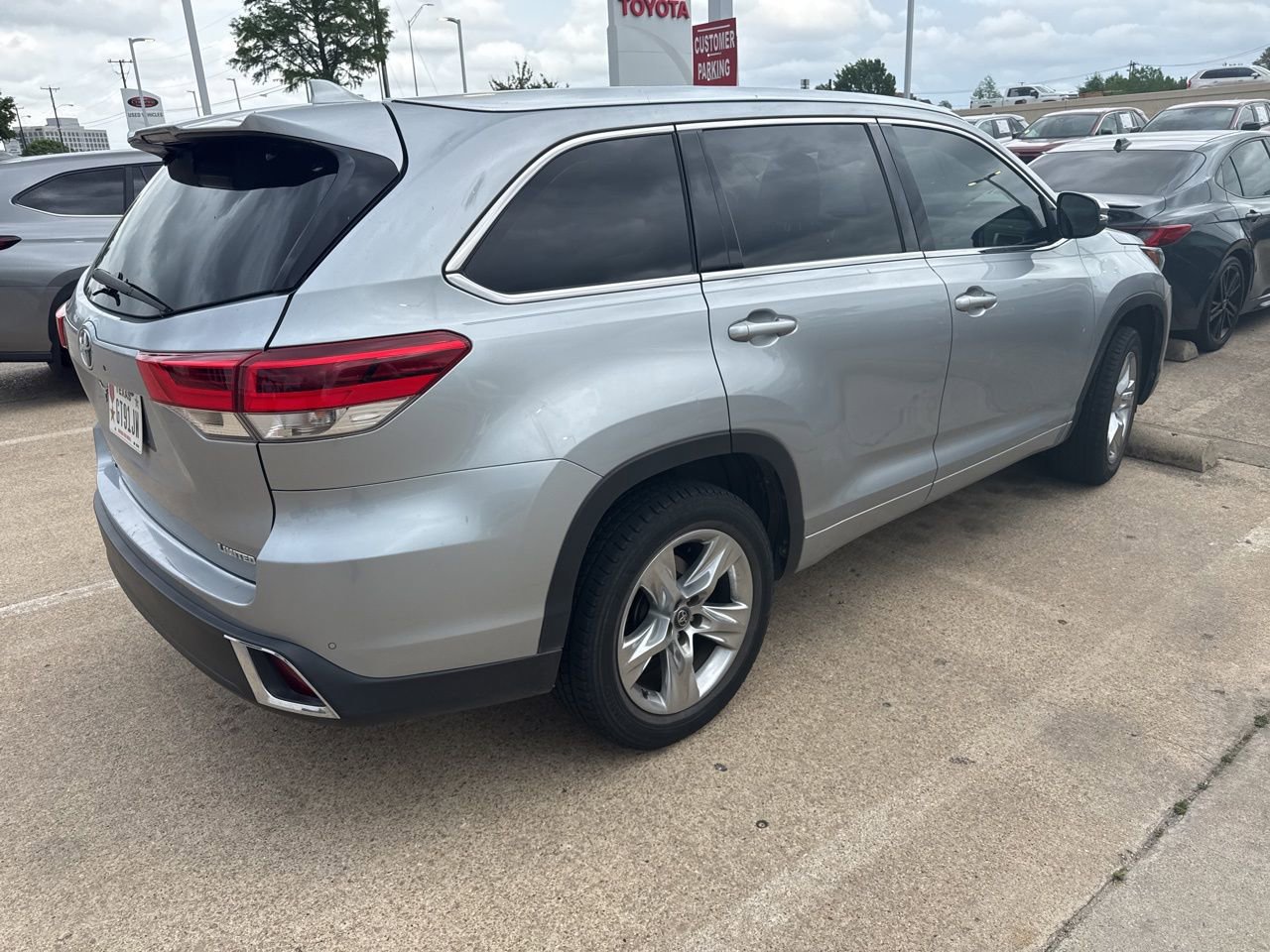 Used 2018 Toyota Highlander Limited image 4