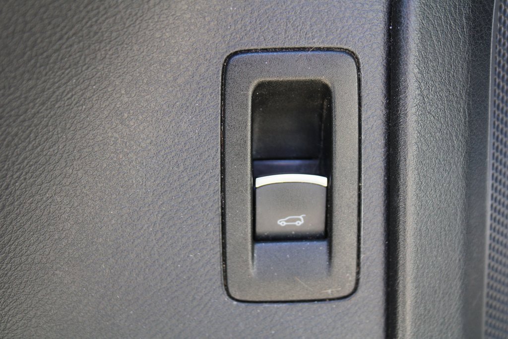 Used 2017 Volkswagen Touareg Wolfsburg Edition image 21