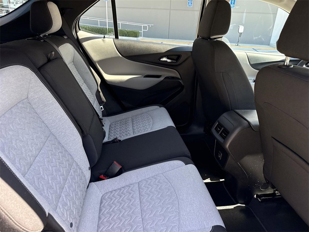 Used 2022 Chevrolet Equinox LS image 24