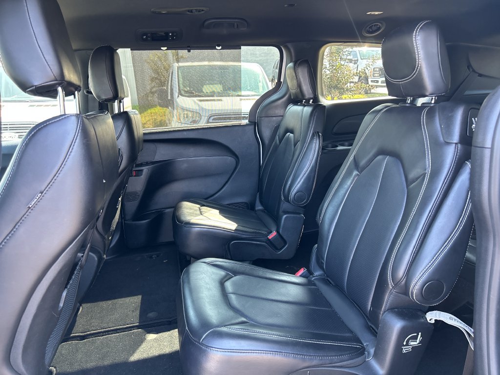 Used 2025 Chrysler Pacifica Select FWD image 13