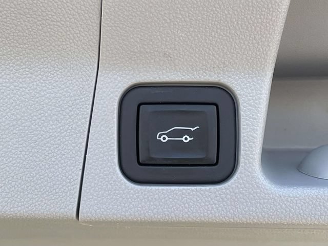 Used 2023 GMC Acadia SLT FWD image 11