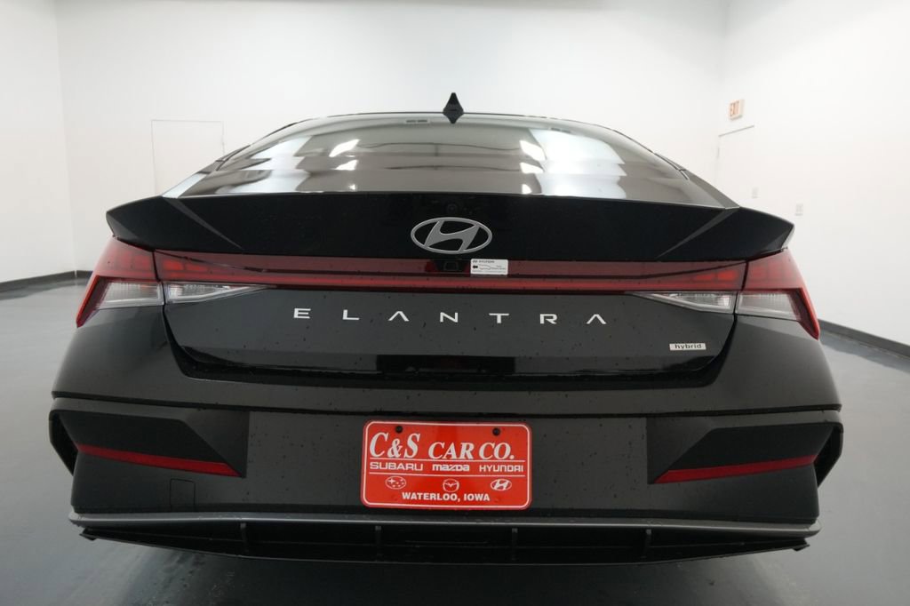 New 2025 Hyundai Elantra Limited image 8