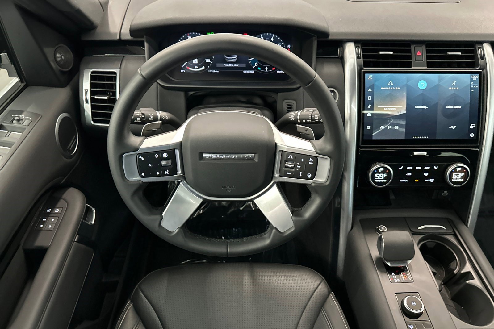 Certified 2025 Land Rover Discovery S image 28