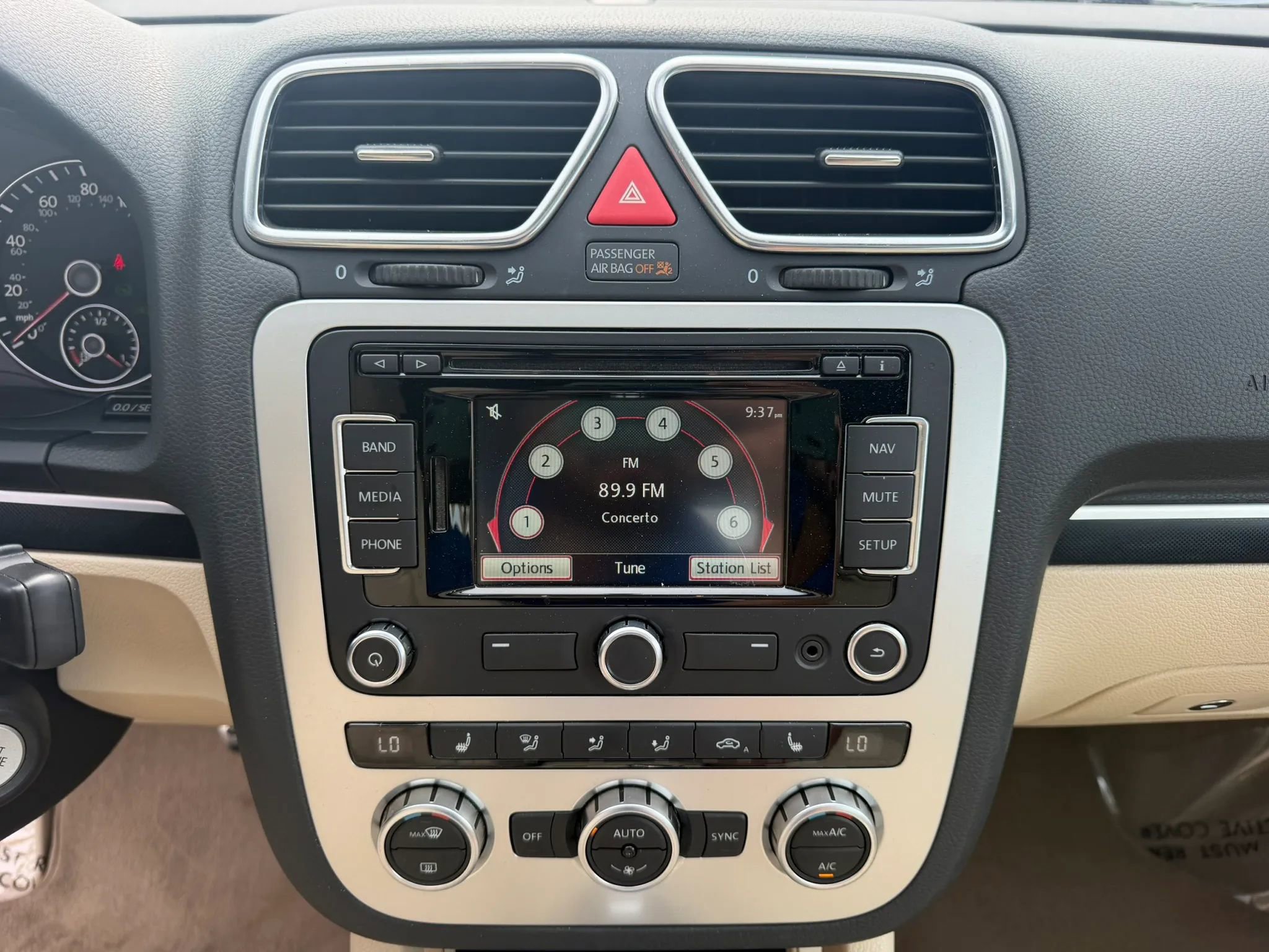 Used 2014 Volkswagen Eos FWD image 22