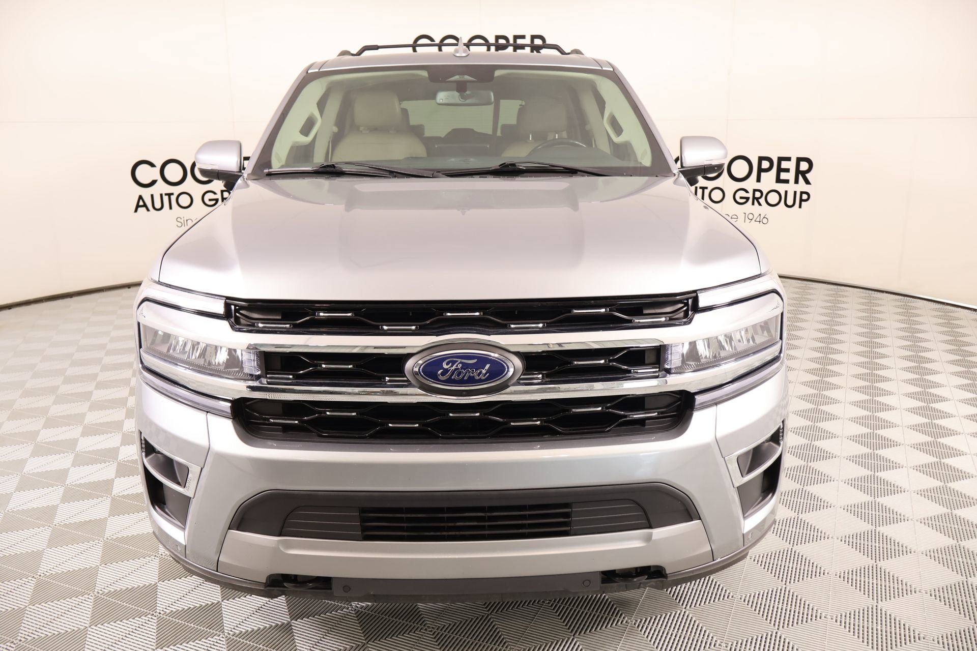 Used 2023 Ford Expedition Limited AWD/4WD image 9