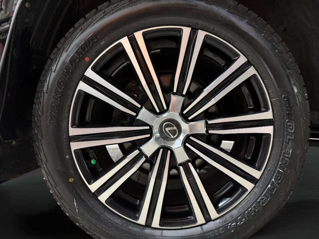 Used 2019 Lexus LX 570 4WD w/ Luxury Package image 37